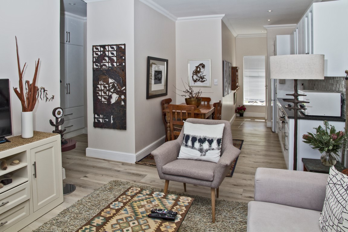 I-block unit lounge